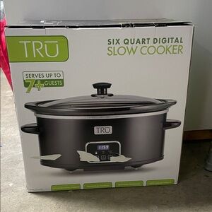 TRU Six Quart Digital Slow Cooker - Black